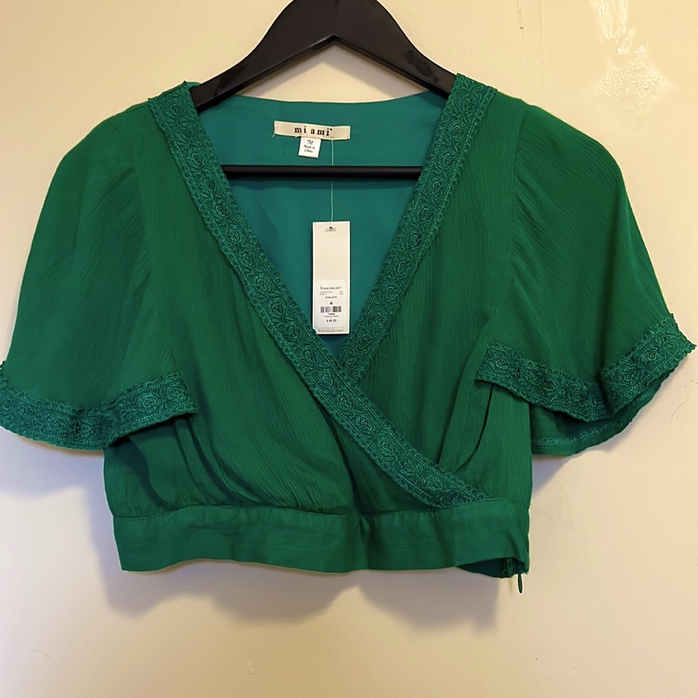 Rich green crop top, with wide sleeves and invisible side zipper.